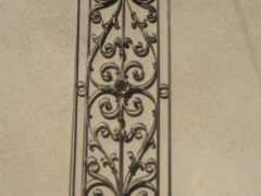 ornamentální kovová mříž